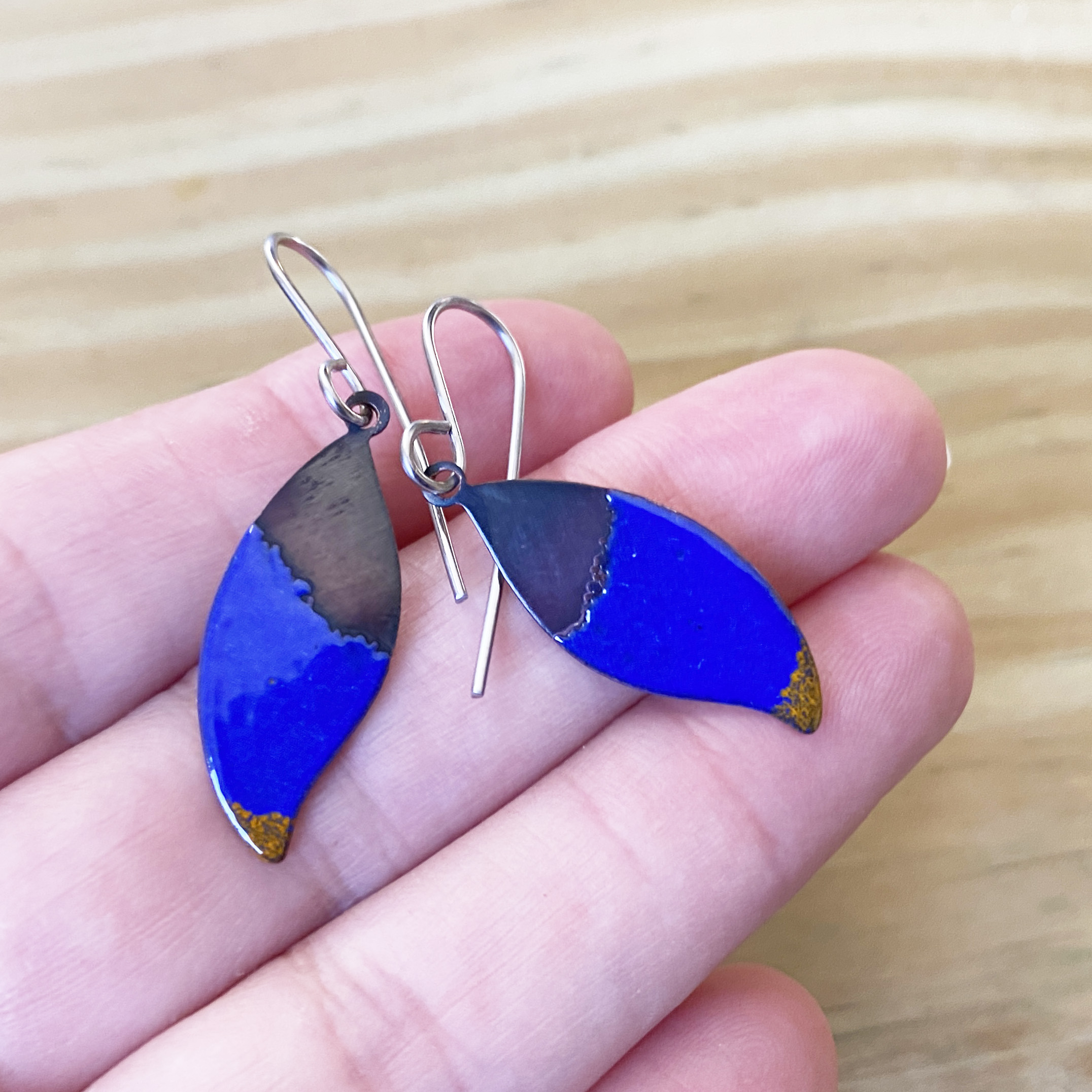 Amazon.com: Small Leaf Earrings/Dainty Dangle Leaf Jewelry/Gold or Silver :  Handmade Products